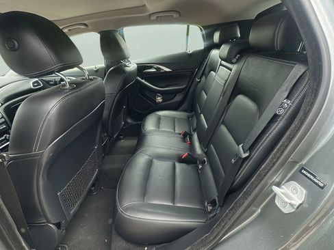Used 2018 INFINITI QX30 Premium w/ Cargo Package AWD/4WD image 18
