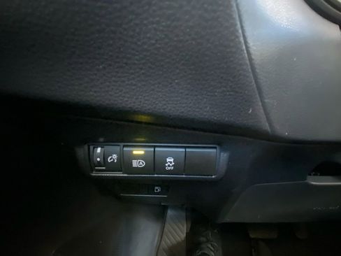 Used 2024 Toyota Corolla Cross AWD Hybrid w/ Moonroof Package image 18