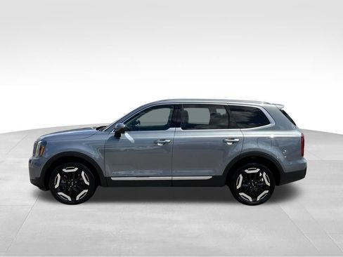 Used 2025 Kia Telluride S FWD image 2