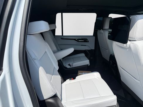 New 2026 Chevrolet Suburban Premier AWD/4WD image 15