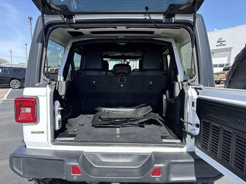 Used 2020 Jeep Wrangler Unlimited Sahara AWD/4WD image 4