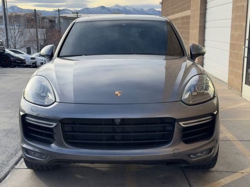 Used 2018 Porsche Cayenne Turbo image 8