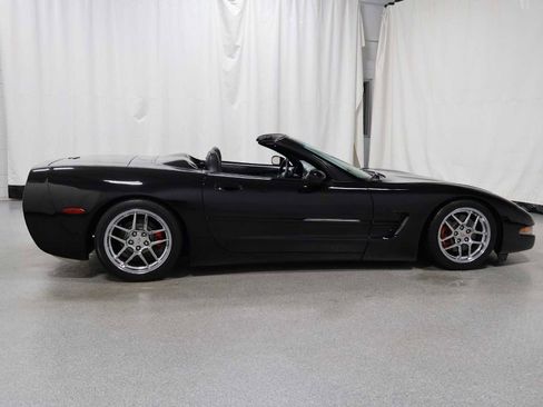 Used 1998 Chevrolet Corvette Convertible w/ Memory Pkg RWD image 10
