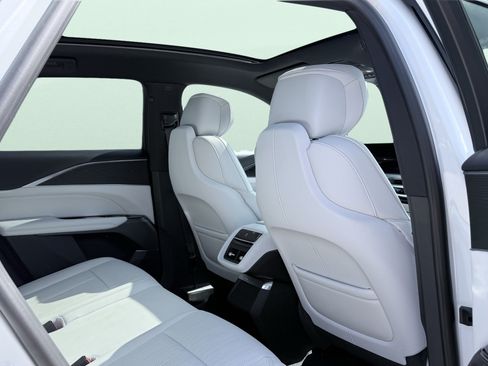 Used 2024 Cadillac Lyriq Luxury RWD image 37