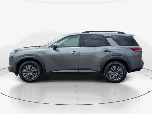 Used 2024 Nissan Pathfinder SV FWD image 9