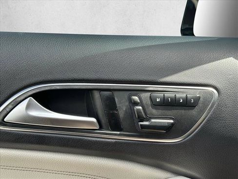 Used 2017 Mercedes-Benz GLA 250 image 17