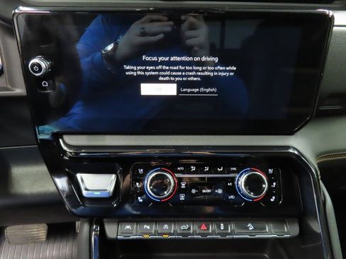 Used 2024 GMC Sierra 1500 AT4 image 13