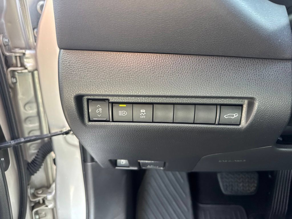 Used 2021 Toyota Venza XLE AWD/4WD image 19