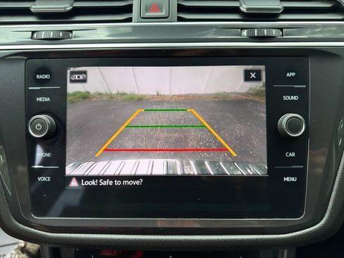 Used 2023 Volkswagen Tiguan SE FWD image 21