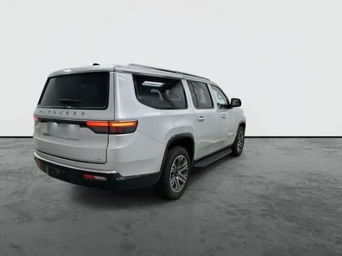 Used 2024 Jeep Wagoneer L Series II w/ Flexible Seating Group AWD/4WD image 3