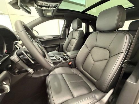 New 2025 Porsche Macan image 5