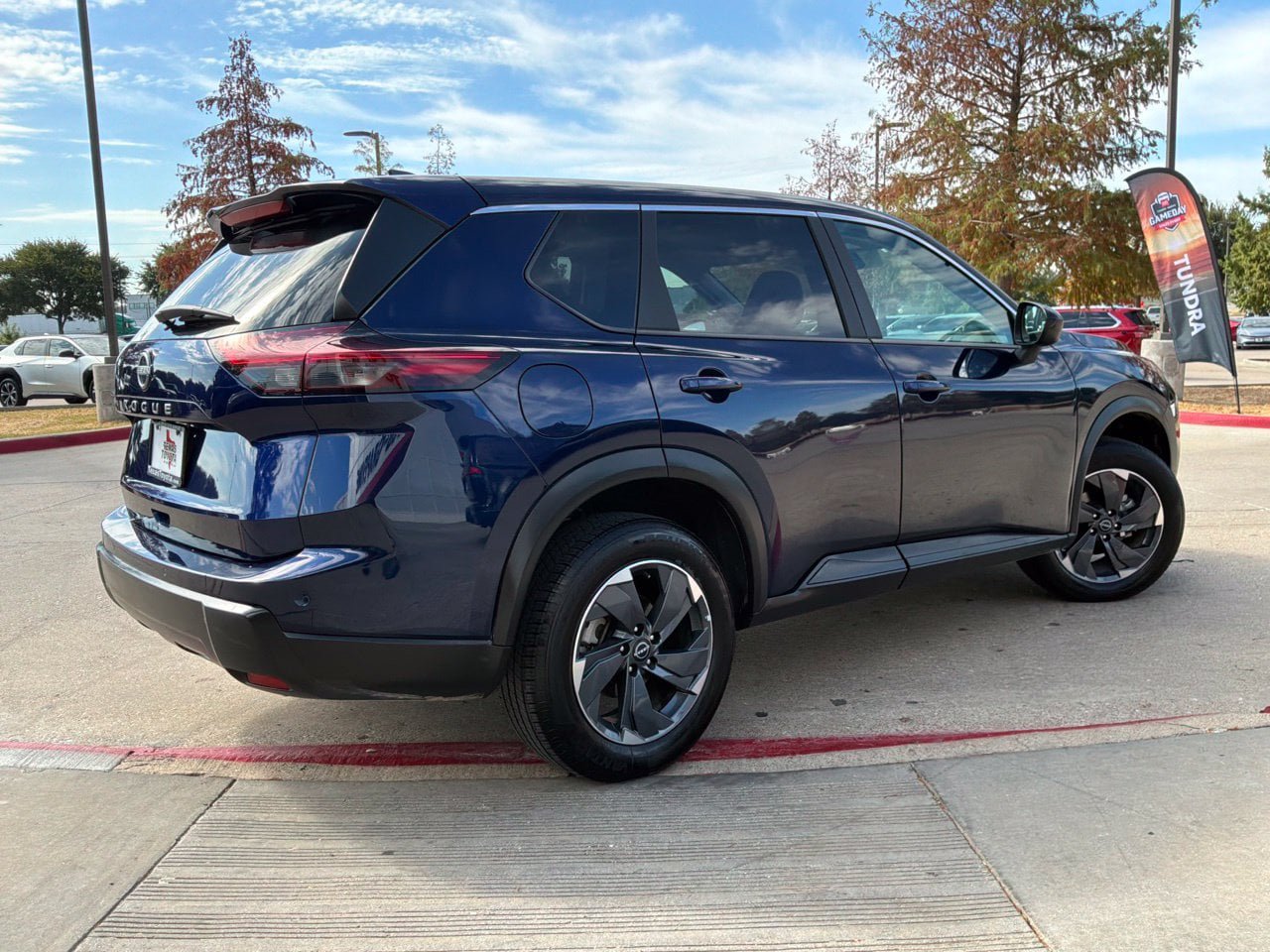 Used 2025 Nissan Rogue SV FWD image 6