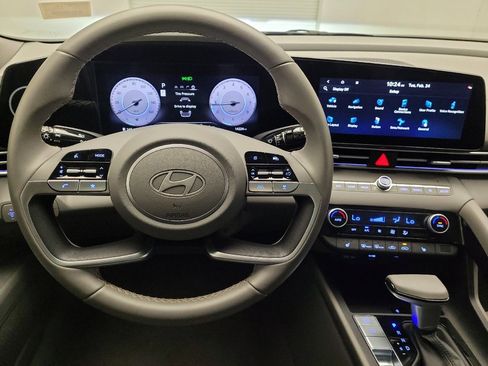 Used 2025 Hyundai Elantra SEL image 22