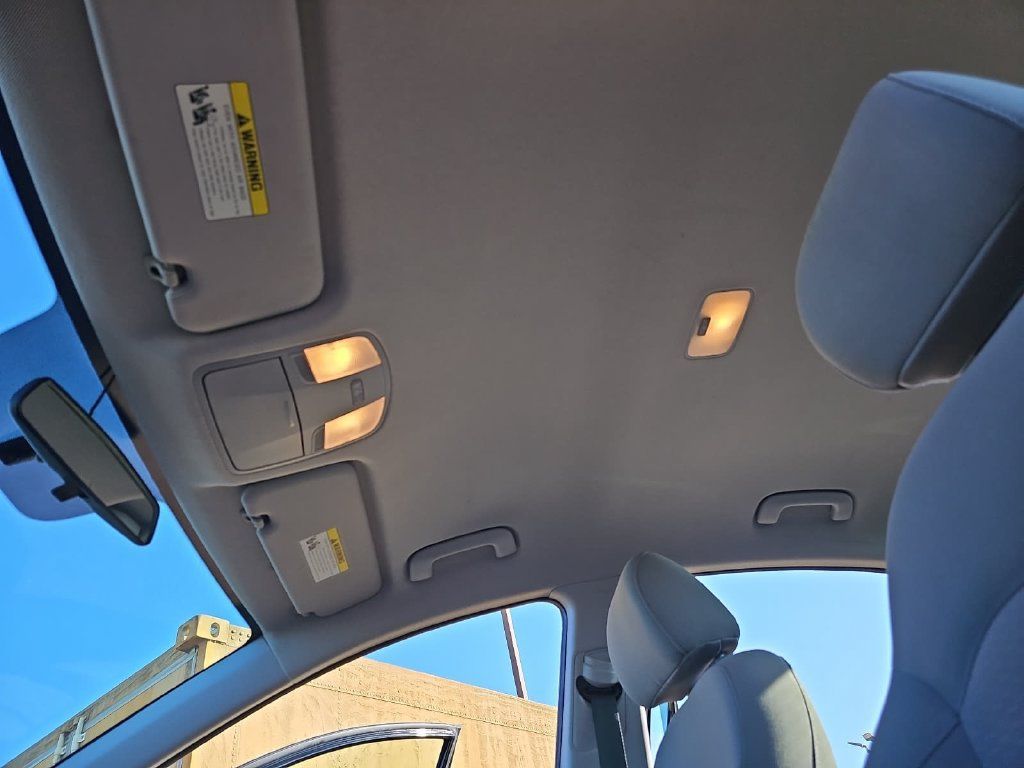 Used 2019 Hyundai Elantra SE FWD image 28