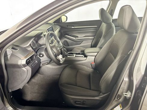 Used 2023 Nissan Altima 2.5 SV FWD image 11