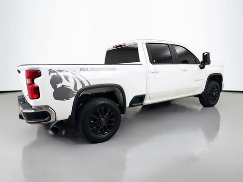 Used 2025 Chevrolet Silverado 2500 LT image 8