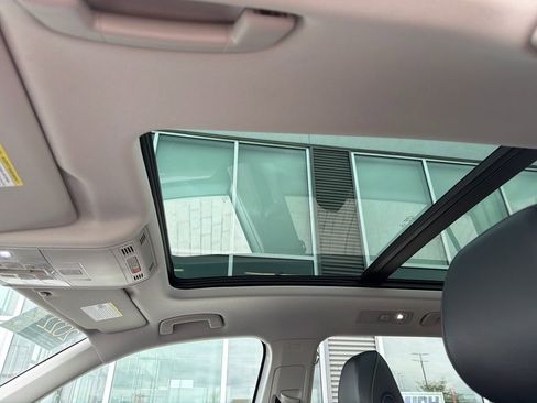 Certified 2022 Volkswagen Tiguan SE w/ Panoramic Sunroof Package AWD/4WD image 23