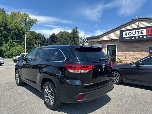 Used 2019 Toyota Highlander XLE AWD/4WD image 12