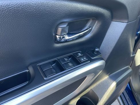 Used 2024 Nissan Titan SV w/ SV Convenience Package image 6