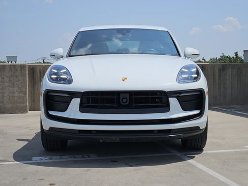 Certified 2026 Porsche Macan AWD/4WD image 11