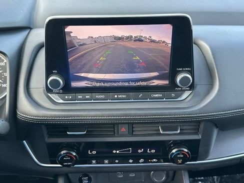 Certified 2025 Nissan Rogue SV AWD/4WD image 36