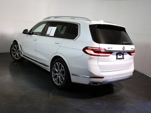 Used 2025 BMW X7 xDrive40i AWD/4WD image 2