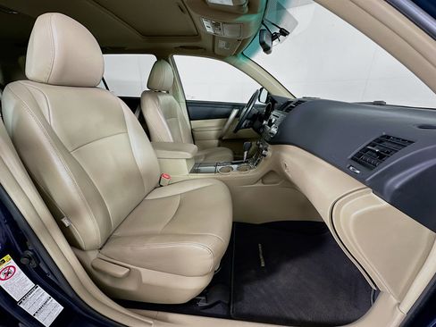 Used 2012 Toyota Highlander SE w/ Tow Pkg image 33