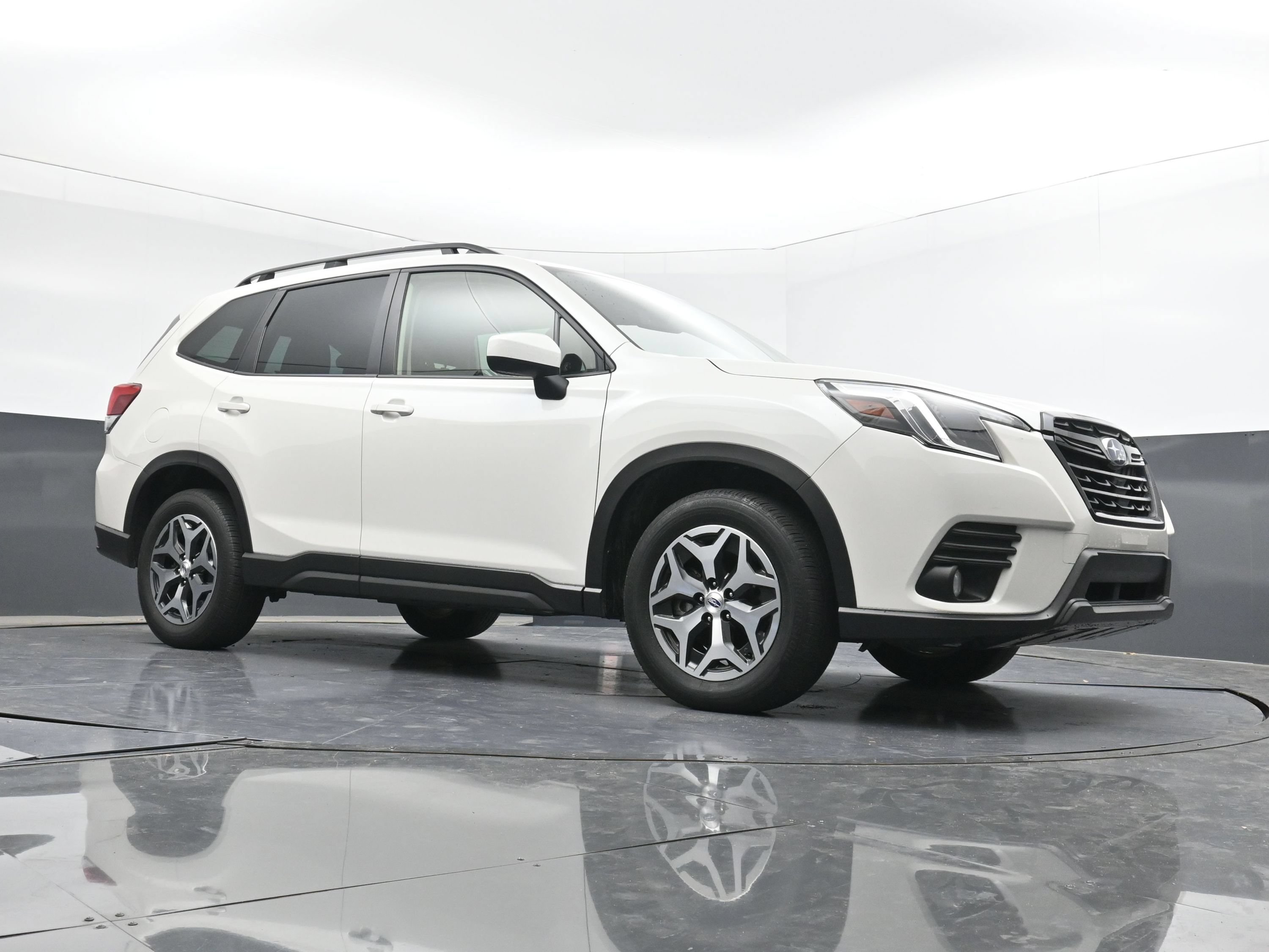 Used 2023 Subaru Forester Premium AWD/4WD image 25