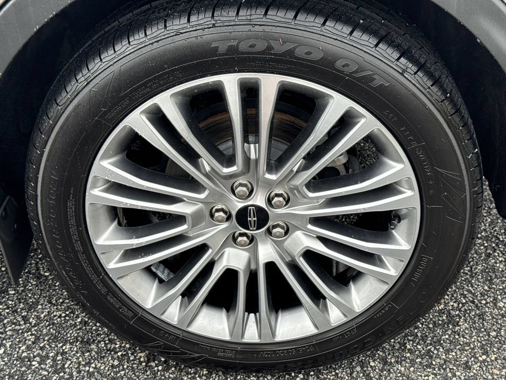 Used 2018 Lincoln MKX Reserve w/ Driver Assistance Package FWD image 22