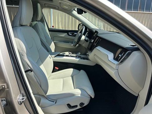 Used 2026 Volvo XC60 B5 Ultra w/ Protection Package Premier AWD/4WD image 16