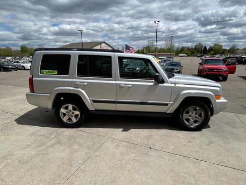 Used 2008 Jeep Commander Sport AWD/4WD image 4