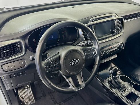 Used 2018 Kia Sorento EX image 9