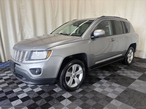 Used 2016 Jeep Compass Latitude AWD/4WD image 2