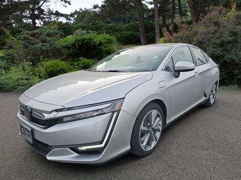 Used 2018 Honda Clarity Touring image 3