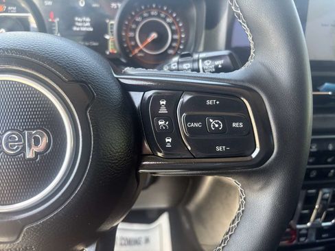 Used 2025 Jeep Wrangler Unlimited Rubicon w/ Convenience Group AWD/4WD image 34