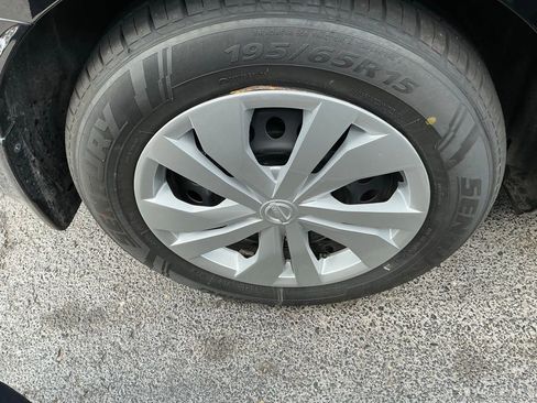 Used 2023 Nissan Versa S image 9