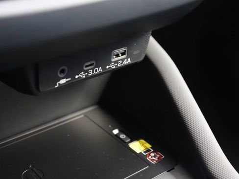 Used 2025 Subaru Forester Premium image 30