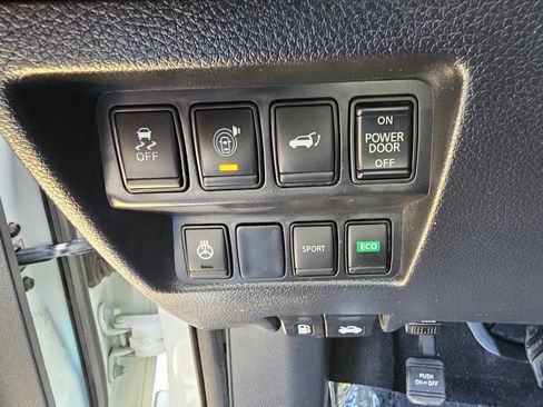 Used 2017 Nissan Rogue SV w/ SV Premium Package FWD image 23