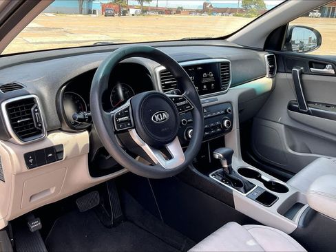 Certified 2022 Kia Sportage LX FWD image 2