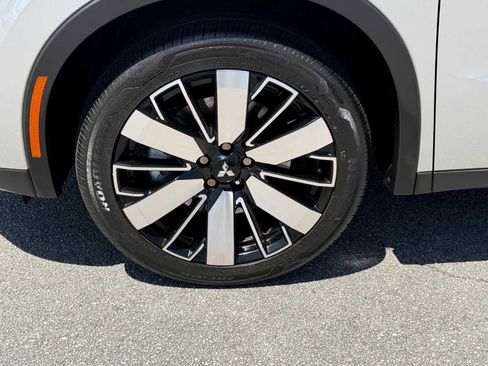 Used 2025 Mitsubishi Outlander SE FWD image 37