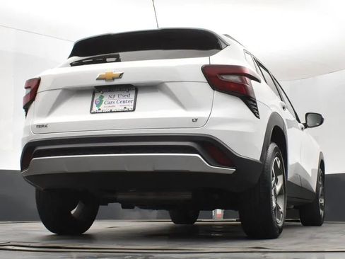 Used 2025 Chevrolet Trax LT w/ LT Convenience Package FWD image 13