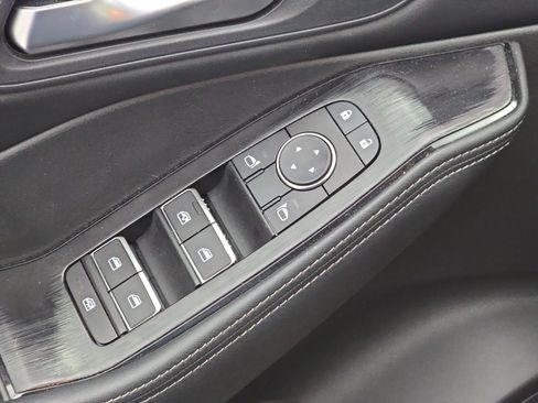 Certified 2024 Nissan Rogue SL FWD image 29