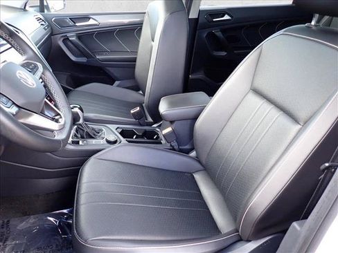 Used 2022 Volkswagen Tiguan SE AWD/4WD image 12
