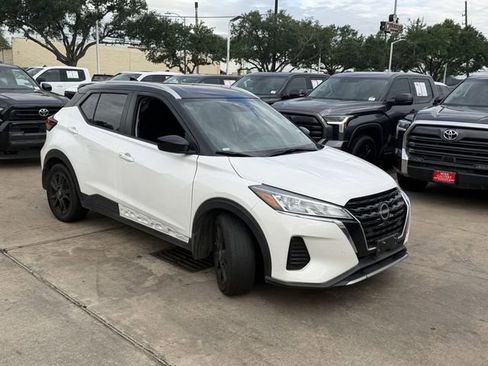 Used 2024 Nissan Kicks SV image 3