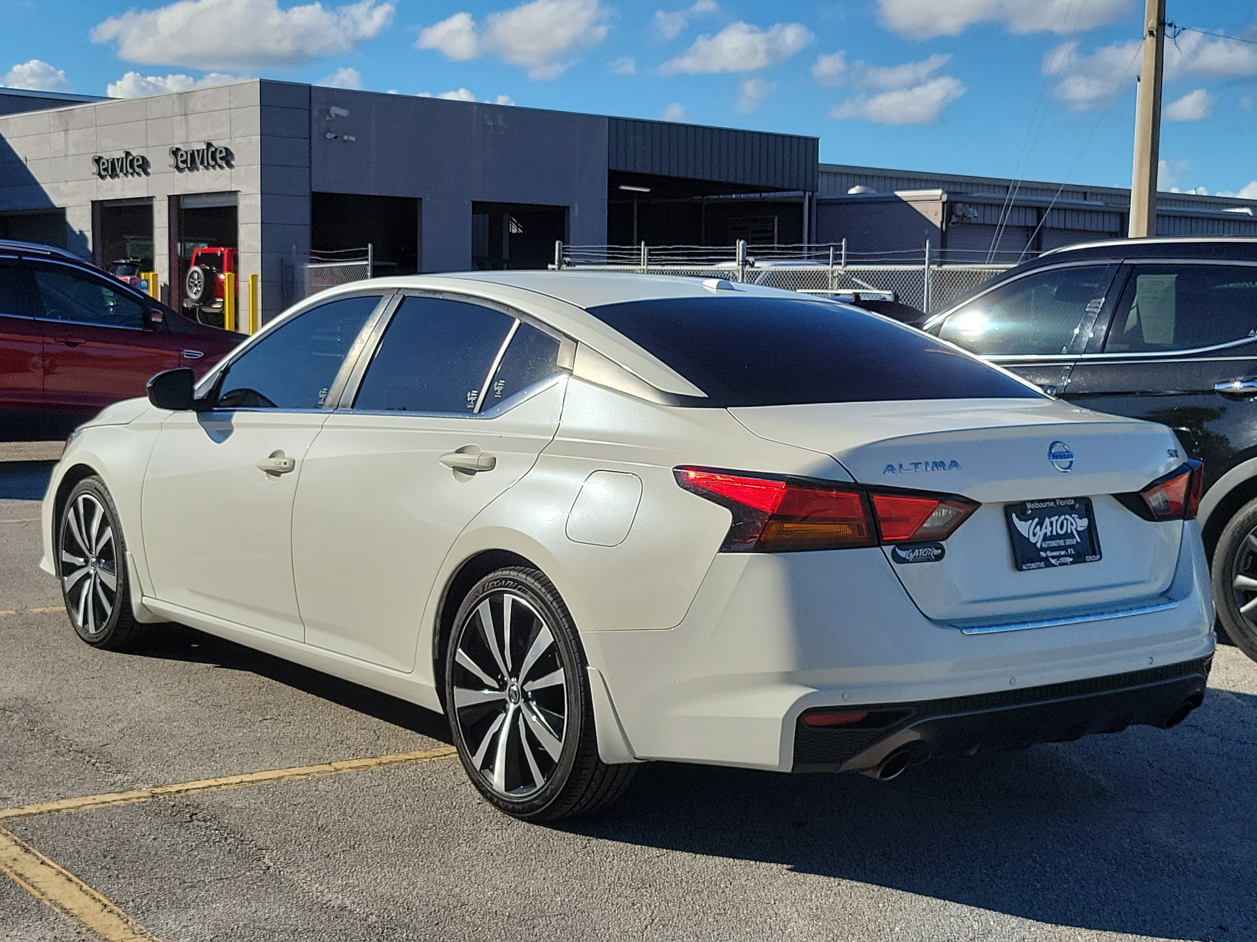 Used 2021 Nissan Altima 2.5 SR FWD image 3