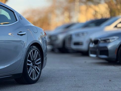 Used 2018 Maserati Ghibli image 2