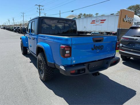 Used 2025 Jeep Gladiator Sport AWD/4WD image 6