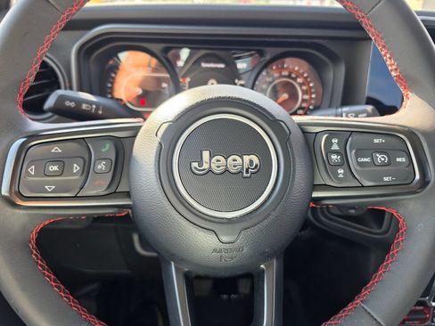 Used 2024 Jeep Gladiator Rubicon w/ Steel Bumper Group AWD/4WD image 16
