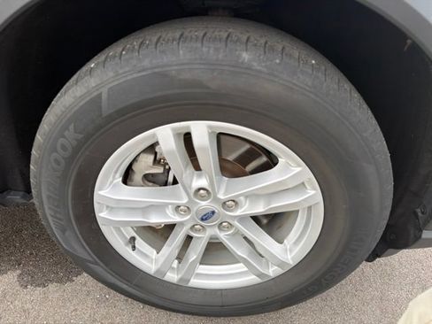 Used 2023 Ford Explorer XLT w/ Equipment Group 202A AWD/4WD image 4