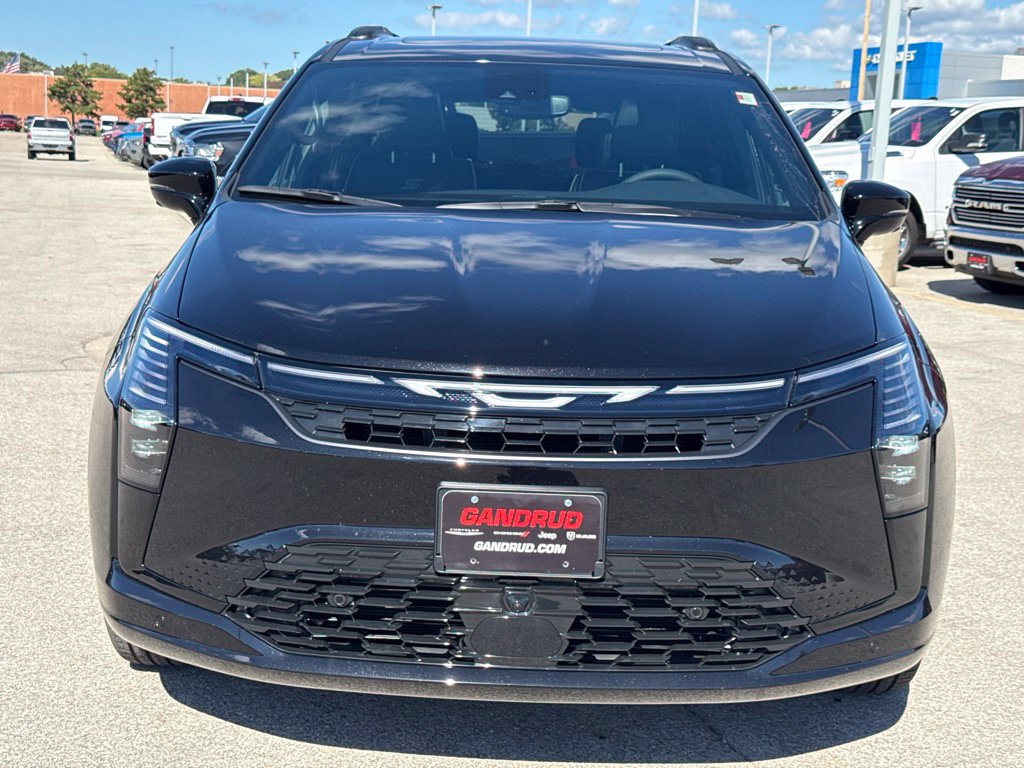 New 2027 Chrysler Pacifica Limited w/ Family Tech Group AWD/4WD image 18